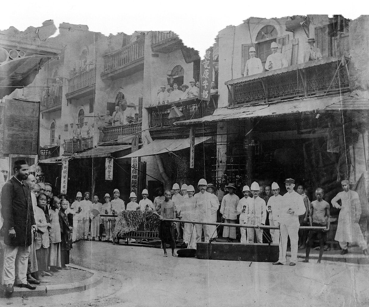 Photo of the staffordshire regiment cleaning plague houses in Hong Kong
